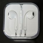 Наушники-гарнитура EarPods с микрофоном и регулятором громкости